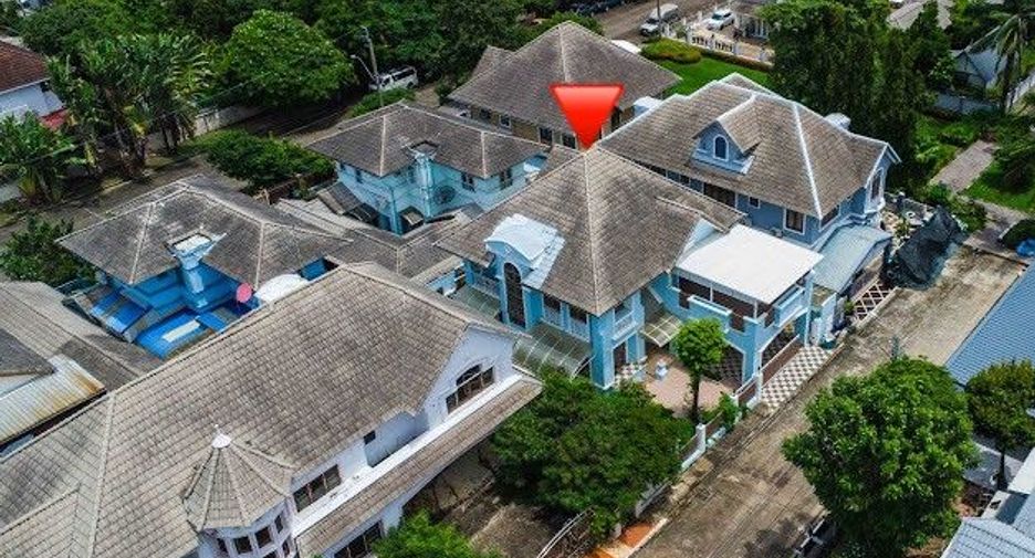 For sale 4 bedrooms house in Thawi Watthana, Bangkok