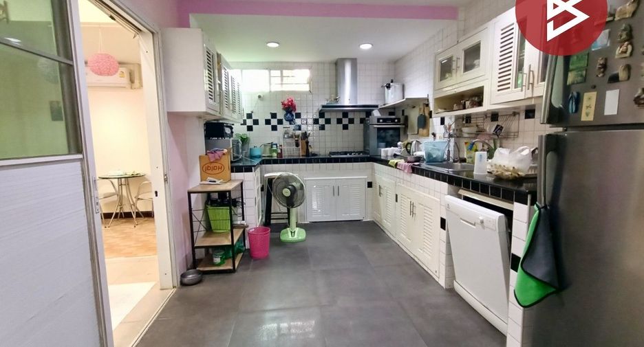 For sale studio townhouse in Bangkok Noi, Bangkok