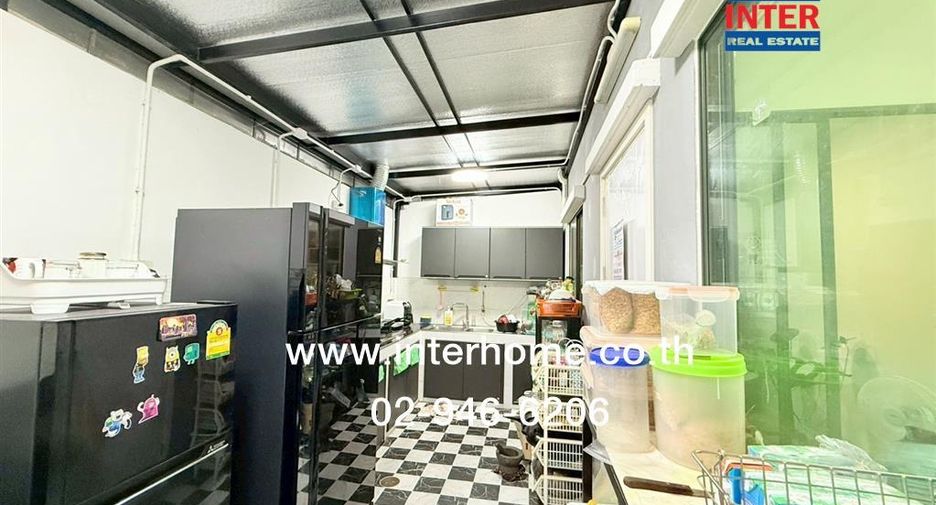 For rent そして for sale 4 ベッドルーム townhouse in Bang Khae, Bangkok