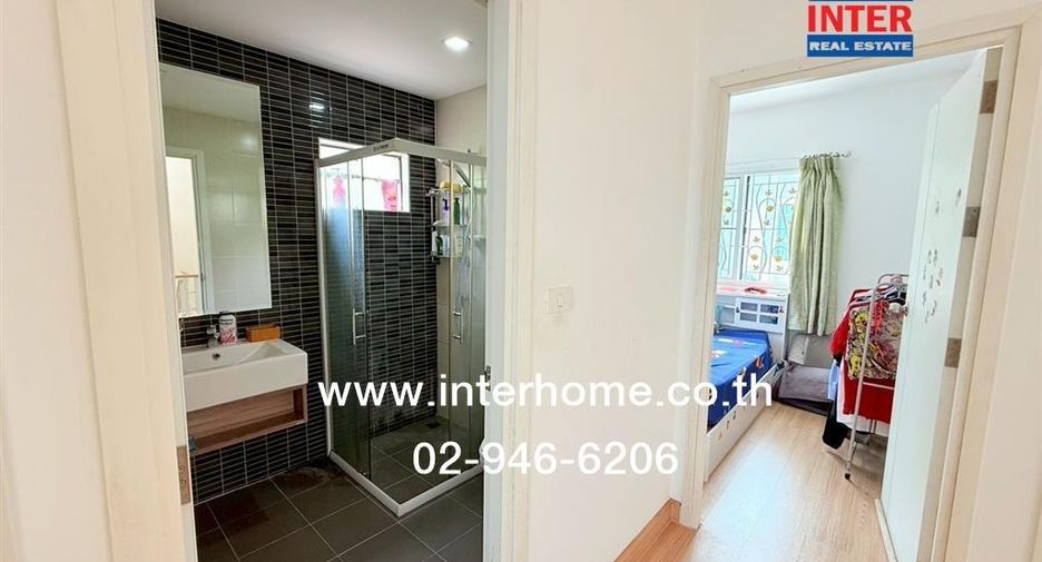 For rent そして for sale 4 ベッドルーム townhouse in Bang Khae, Bangkok