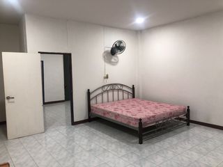 Casa adosada en alquiler de 2 habitaciones en Phra Khanong, Bangkok