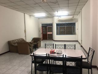 Casa adosada en alquiler de 2 habitaciones en Phra Khanong, Bangkok