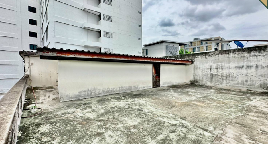 出售 6 卧室 独立屋 在 Huai Khwang, 曼谷
