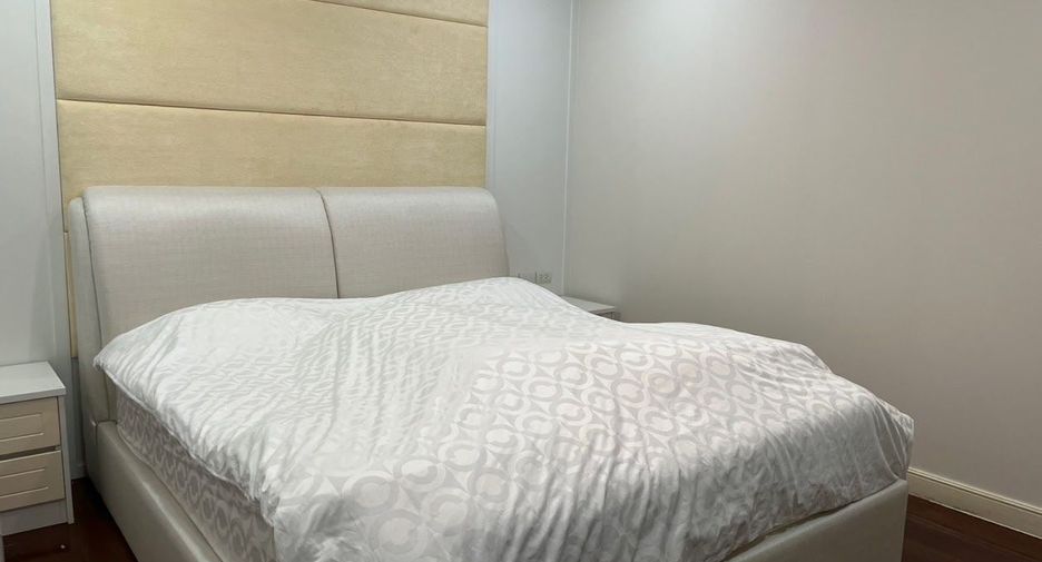 For sale 4 bedrooms house in Phra Khanong, Bangkok