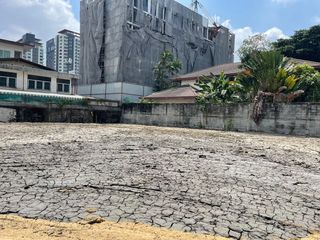 Terreno en venta en Phra Khanong, Bangkok