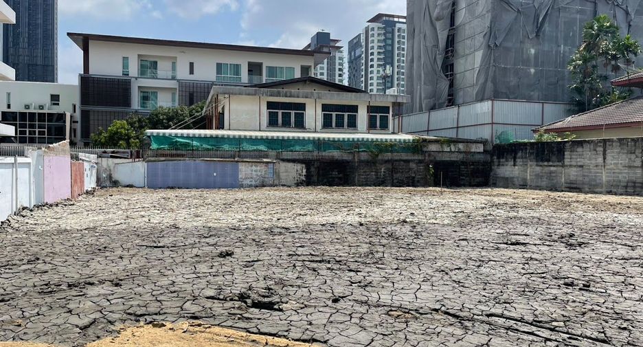 Terreno en venta en Phra Khanong, Bangkok