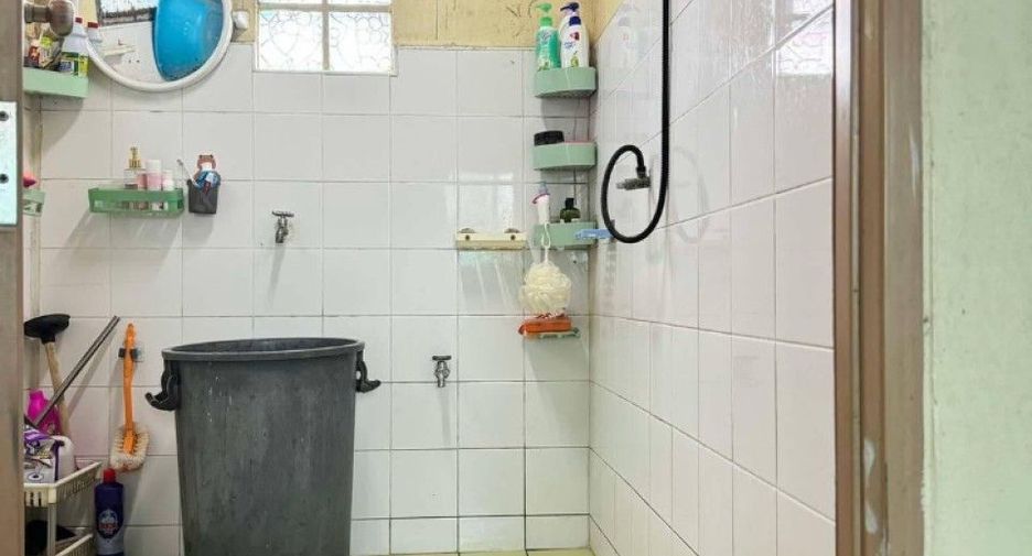 出售 3 卧室 联排别墅 在 Phanat Nikhom, Chon Buri