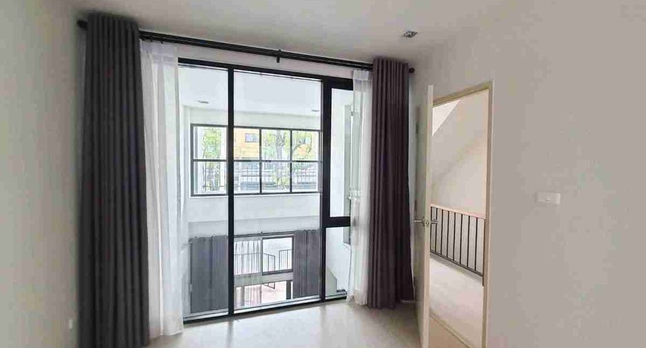 For rent and for sale 3 bedrooms townhouse in Lat Phrao, Bangkok