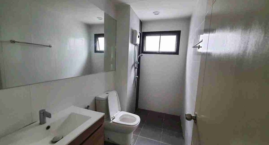 For rent and for sale 3 bedrooms townhouse in Lat Phrao, Bangkok