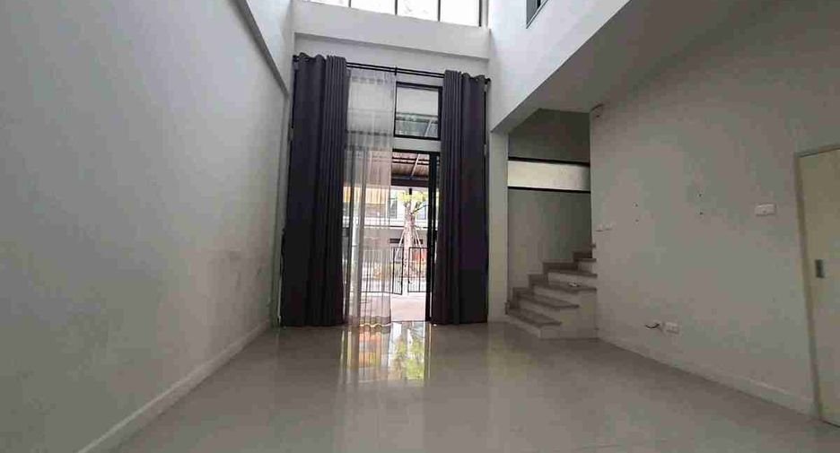 For rent and for sale 3 bedrooms townhouse in Lat Phrao, Bangkok