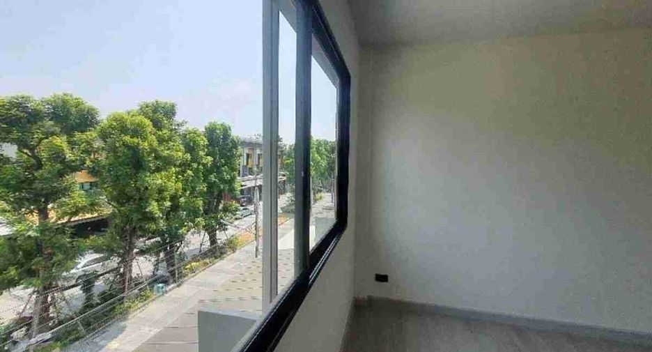For rent and for sale 3 bedrooms townhouse in Lat Phrao, Bangkok