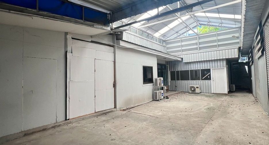 For rent retail Space in Phra Khanong, Bangkok