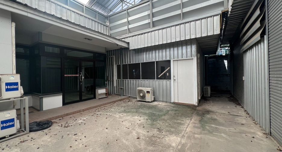 For rent retail Space in Phra Khanong, Bangkok