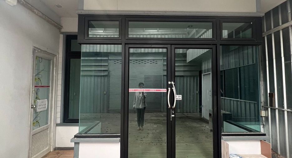 For rent retail Space in Phra Khanong, Bangkok