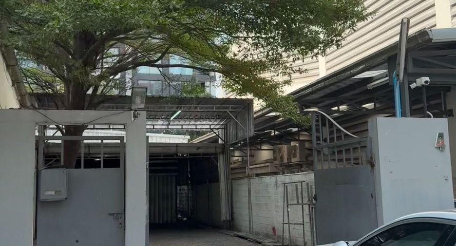 For rent retail Space in Phra Khanong, Bangkok