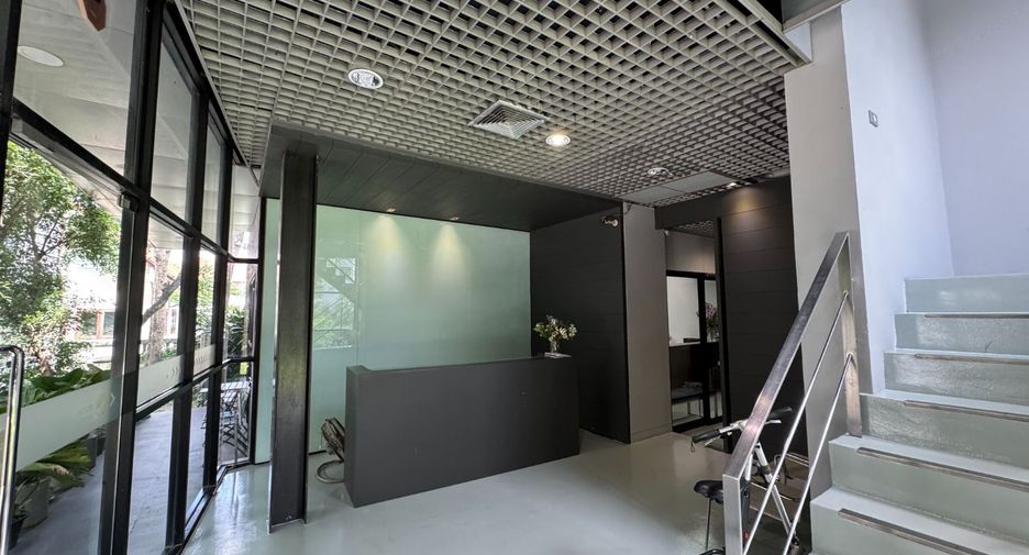 For sale retail Space in Wang Thonglang, Bangkok