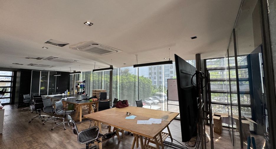For sale retail Space in Wang Thonglang, Bangkok