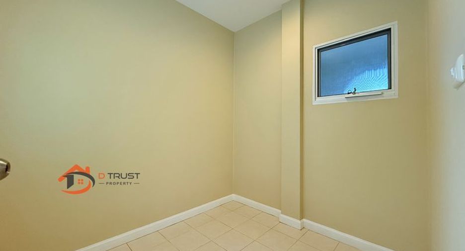 For sale 3 bedrooms house in Mueang Samut Prakan, Samut Prakan