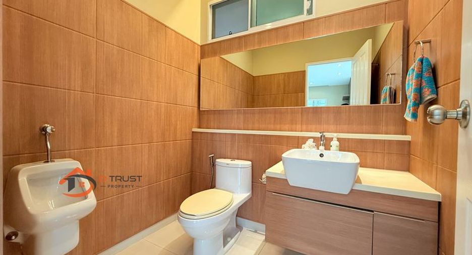 For sale 3 bedrooms house in Mueang Samut Prakan, Samut Prakan