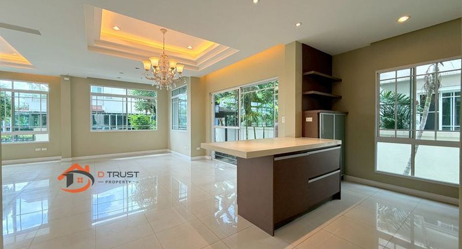 For sale 3 bedrooms house in Mueang Samut Prakan, Samut Prakan