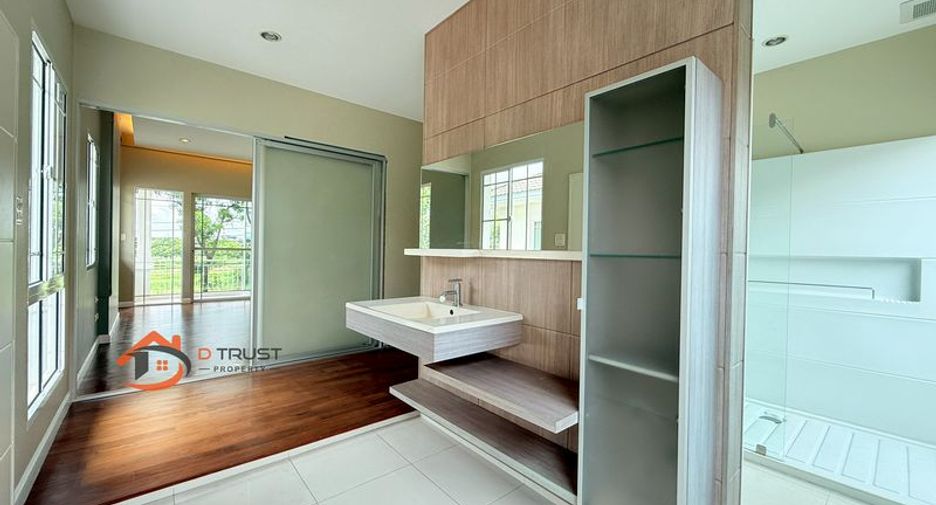 For sale 3 bedrooms house in Mueang Samut Prakan, Samut Prakan