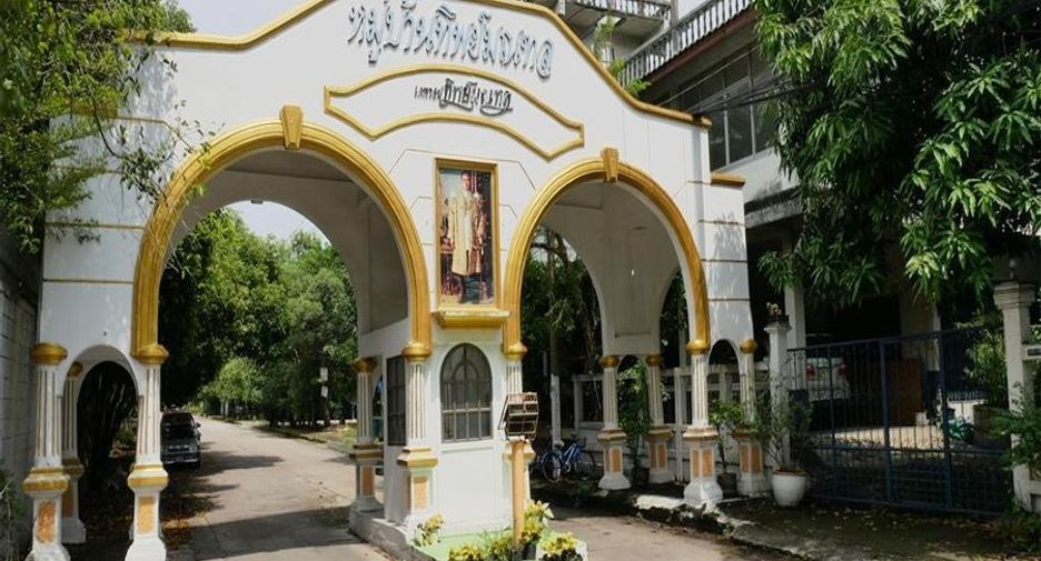For sale 2 bedrooms townhouse in Thawi Watthana, Bangkok