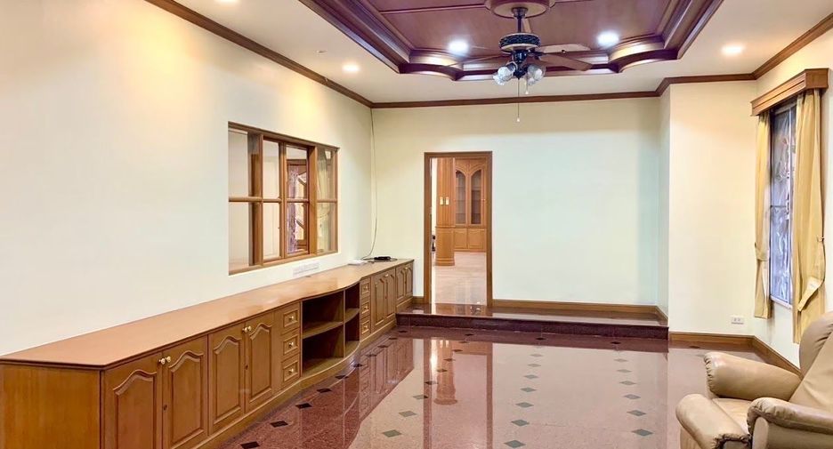 For sale 5 bedrooms house in Khlong Sam Wa, Bangkok