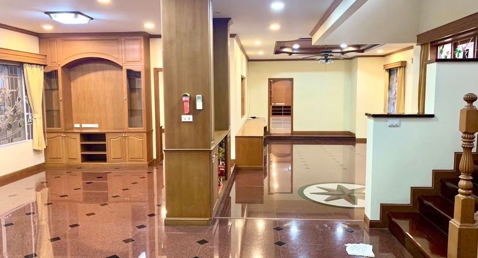 For sale 5 bedrooms house in Khlong Sam Wa, Bangkok
