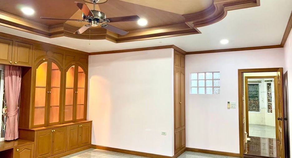 For sale 5 bedrooms house in Khlong Sam Wa, Bangkok