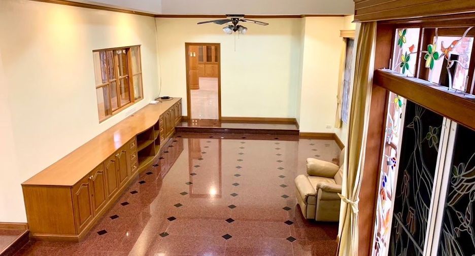 For sale 5 bedrooms house in Khlong Sam Wa, Bangkok