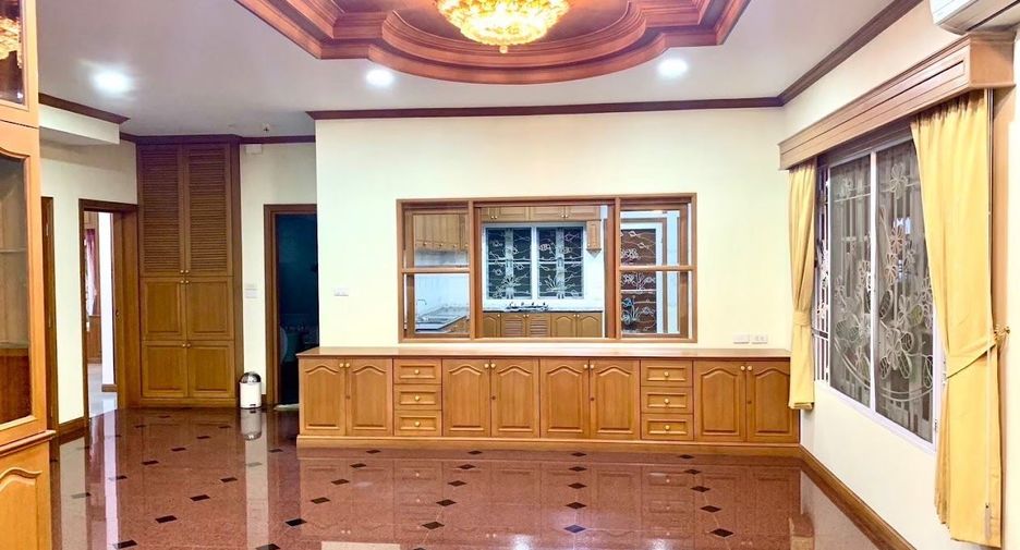 For sale 5 bedrooms house in Khlong Sam Wa, Bangkok