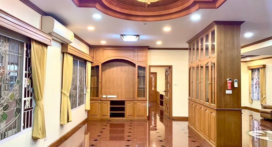 For sale 5 bedrooms house in Khlong Sam Wa, Bangkok