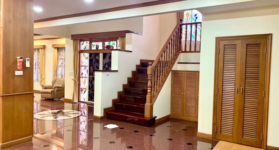 For sale 5 bedrooms house in Khlong Sam Wa, Bangkok