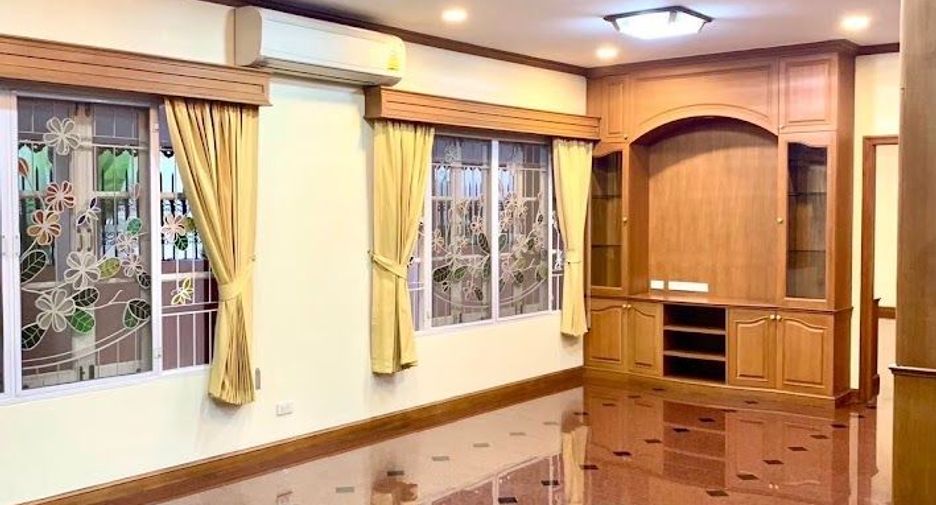 For sale 5 bedrooms house in Khlong Sam Wa, Bangkok