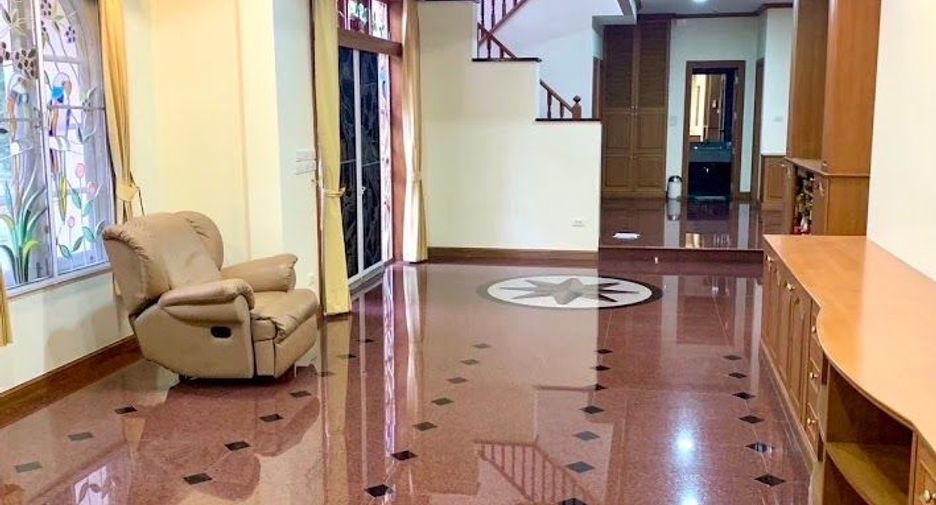 For sale 5 bedrooms house in Khlong Sam Wa, Bangkok