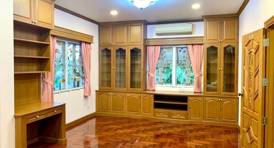 For sale 5 bedrooms house in Khlong Sam Wa, Bangkok
