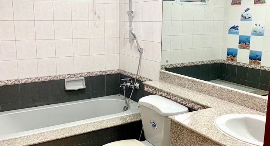 For sale 5 bedrooms house in Khlong Sam Wa, Bangkok