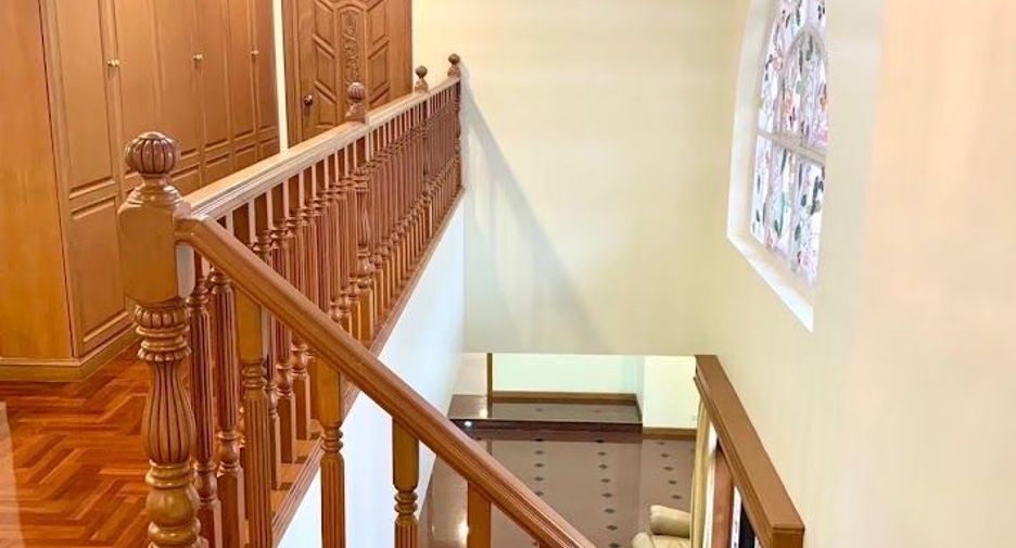 For sale 5 bedrooms house in Khlong Sam Wa, Bangkok