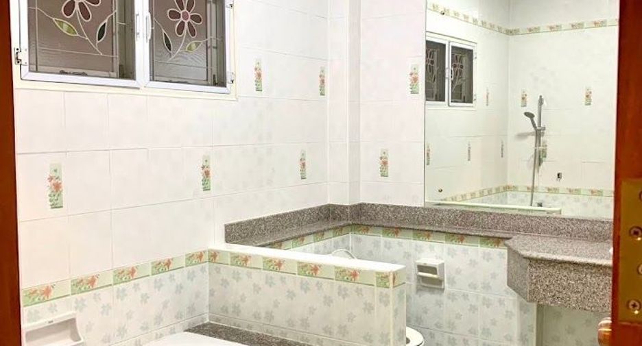 For sale 5 bedrooms house in Khlong Sam Wa, Bangkok