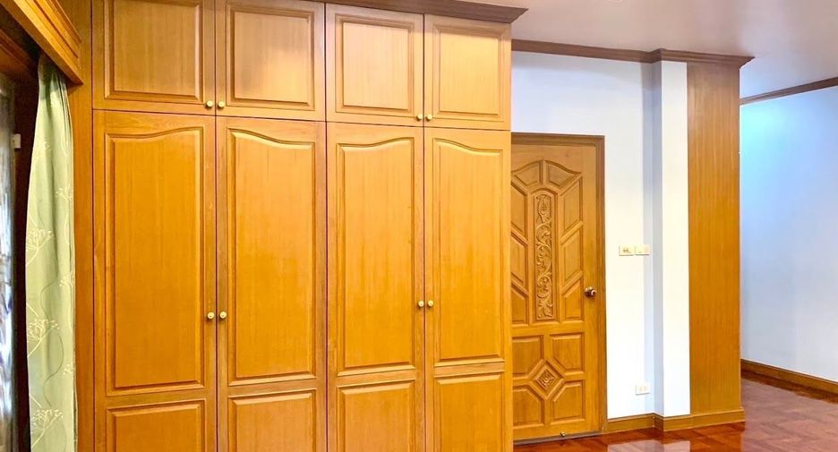 For sale 5 bedrooms house in Khlong Sam Wa, Bangkok