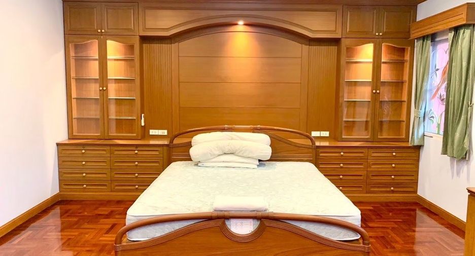 For sale 5 bedrooms house in Khlong Sam Wa, Bangkok