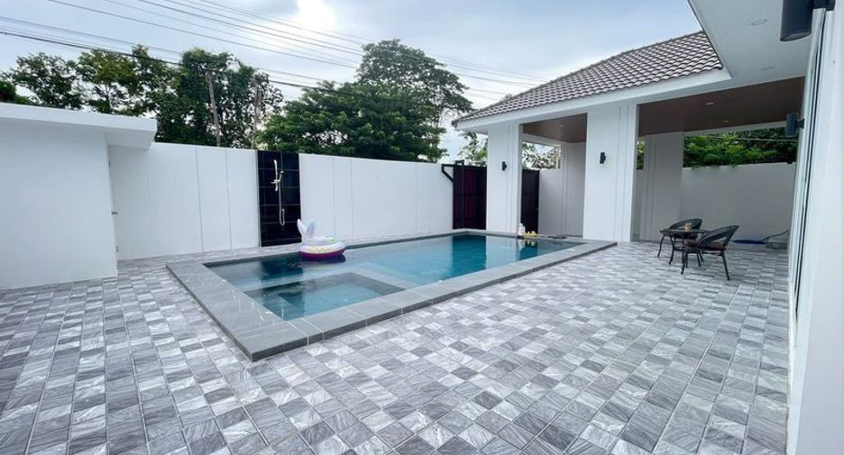 For rent 3 bedrooms villa in Bang Lamung, Chonburi