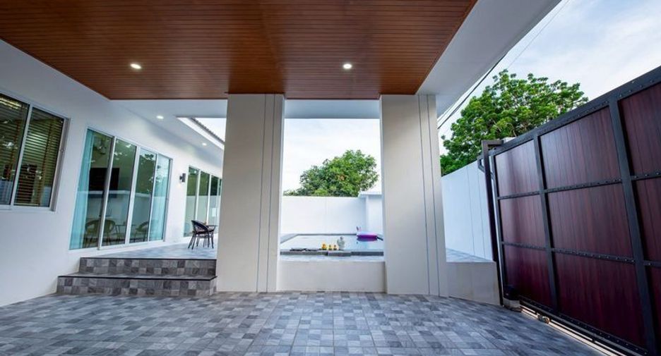 For rent 3 bedrooms villa in Bang Lamung, Chonburi