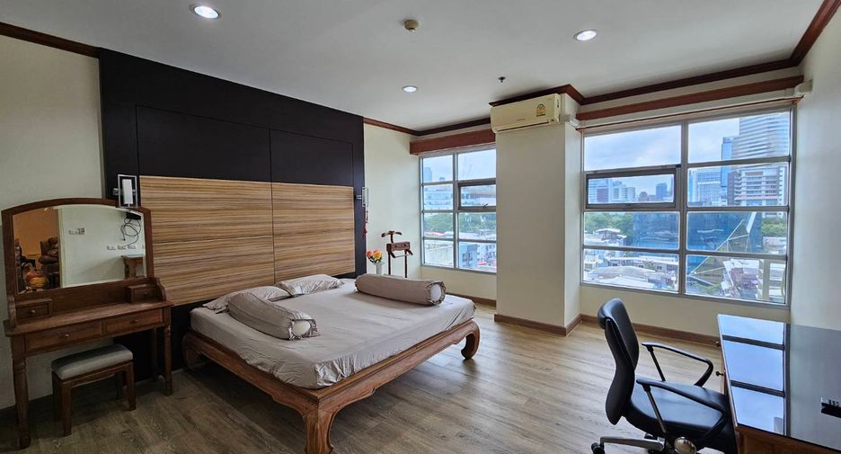 For rent 3 bedrooms condo in Ratchathewi, Bangkok