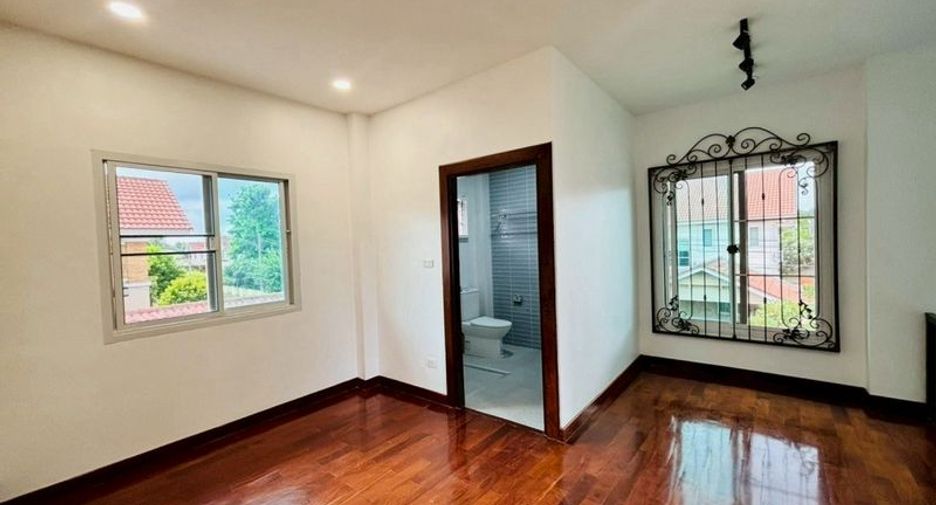 For rent 4 bedrooms villa in Hang Dong, Chiang Mai