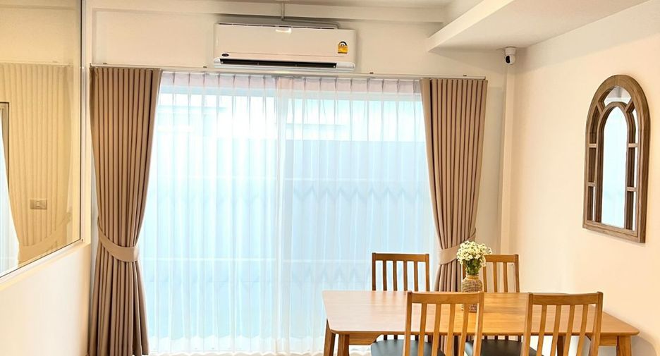 For rent 3 bedrooms townhouse in Prawet, Bangkok
