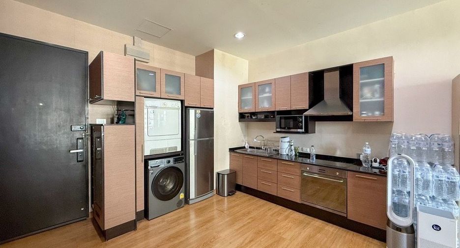 For rent and for sale 2 bedrooms condo in Saphan Sung, Bangkok
