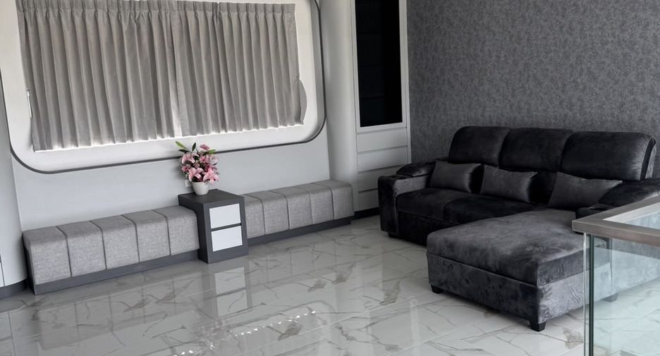 For rent 5 bedrooms villa in East Pattaya, Pattaya