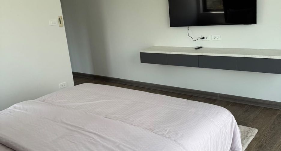 For rent 5 bedrooms villa in East Pattaya, Pattaya