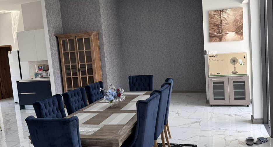 For rent 5 bedrooms villa in East Pattaya, Pattaya